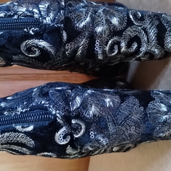 Wild Diva Embroidered and Sequin boho back Zip Heeled Bootie size 6.5 - Picture 7 of 7